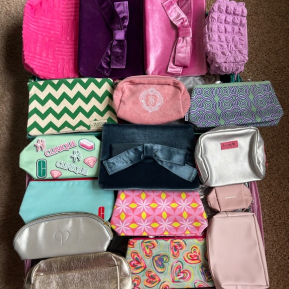 New 17 Piece Designer Cosmetic Case Bundle Set - Picture 1 of 3